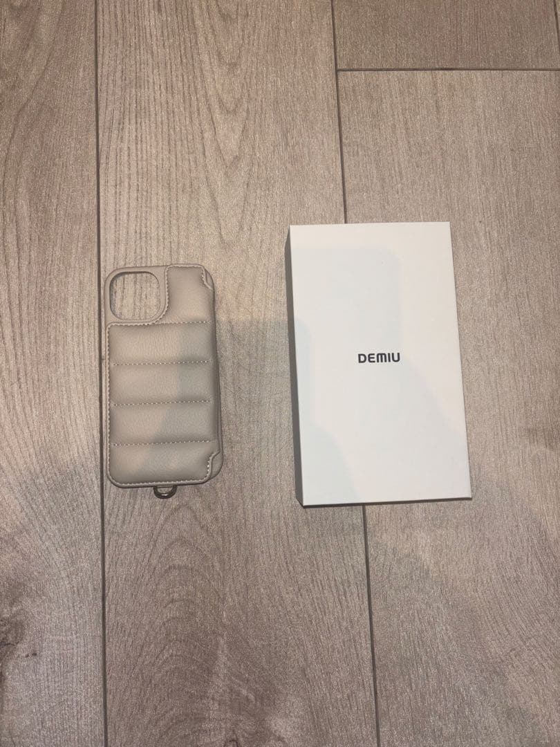 新品　DEMIU iphone15 用ケース　ベージュ