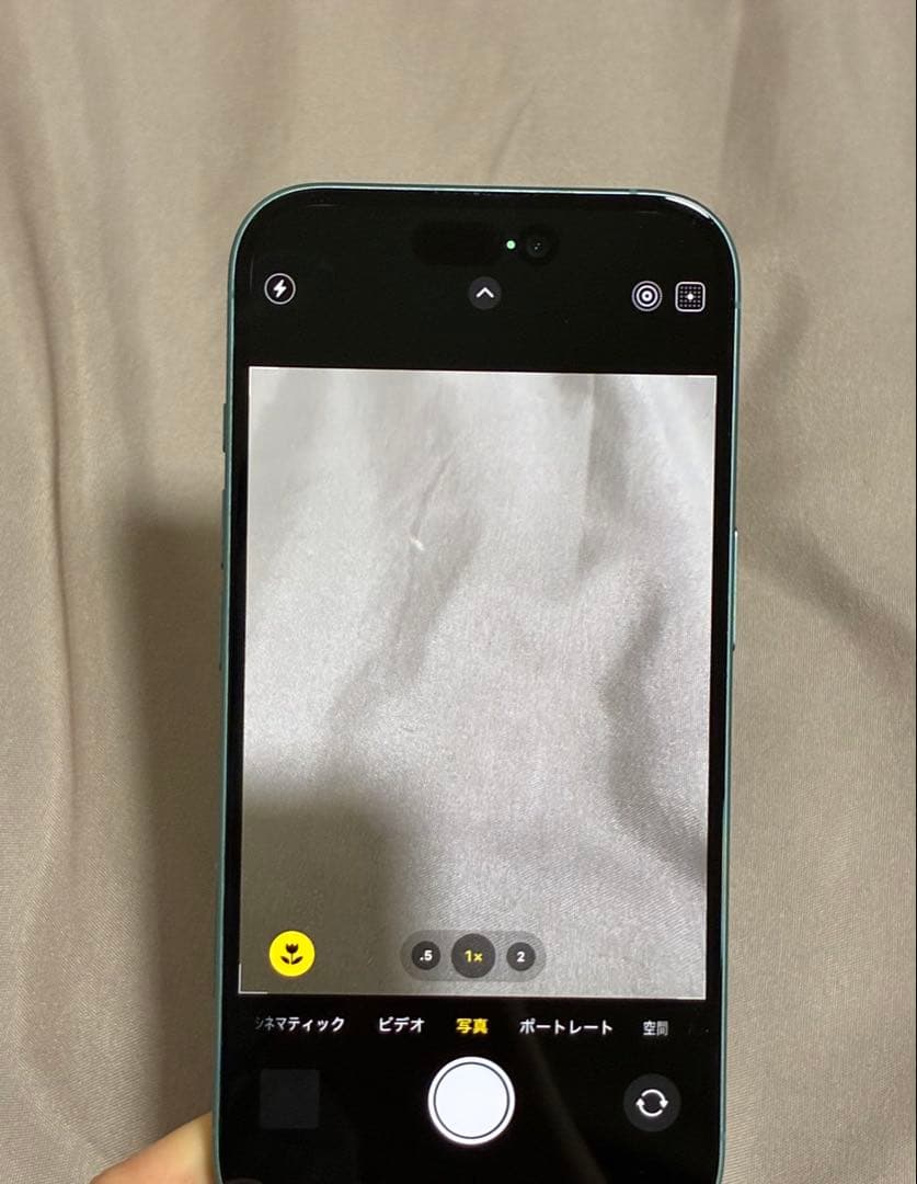 iPhone16 背面割れ　動作不良なし　ジャンク品扱い