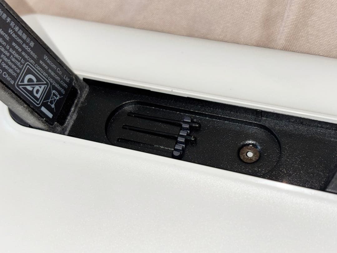 Wacom One DTC133 液晶ペンタブレット 13.3型 中古品