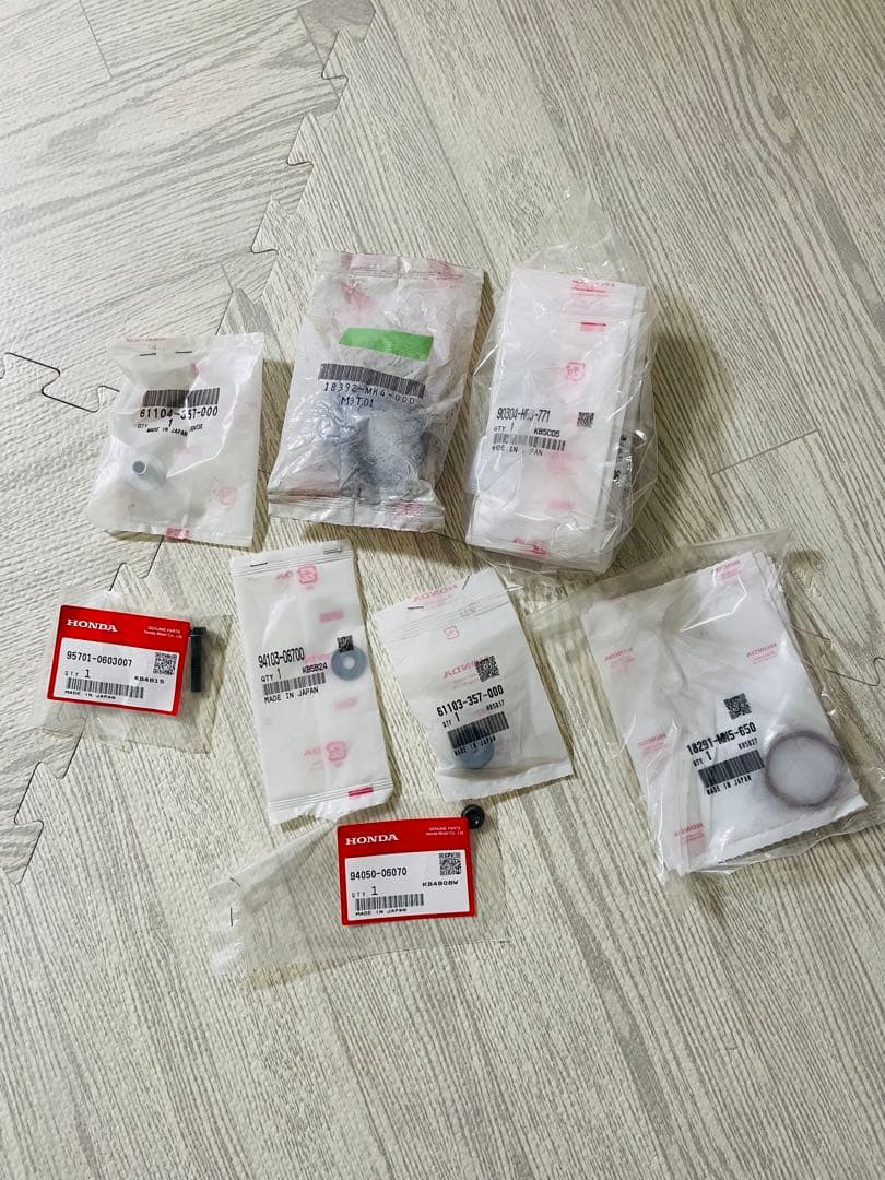 ホーネット250 中期　ホンダ純正ステンレスエキゾーストマニホールド。セット