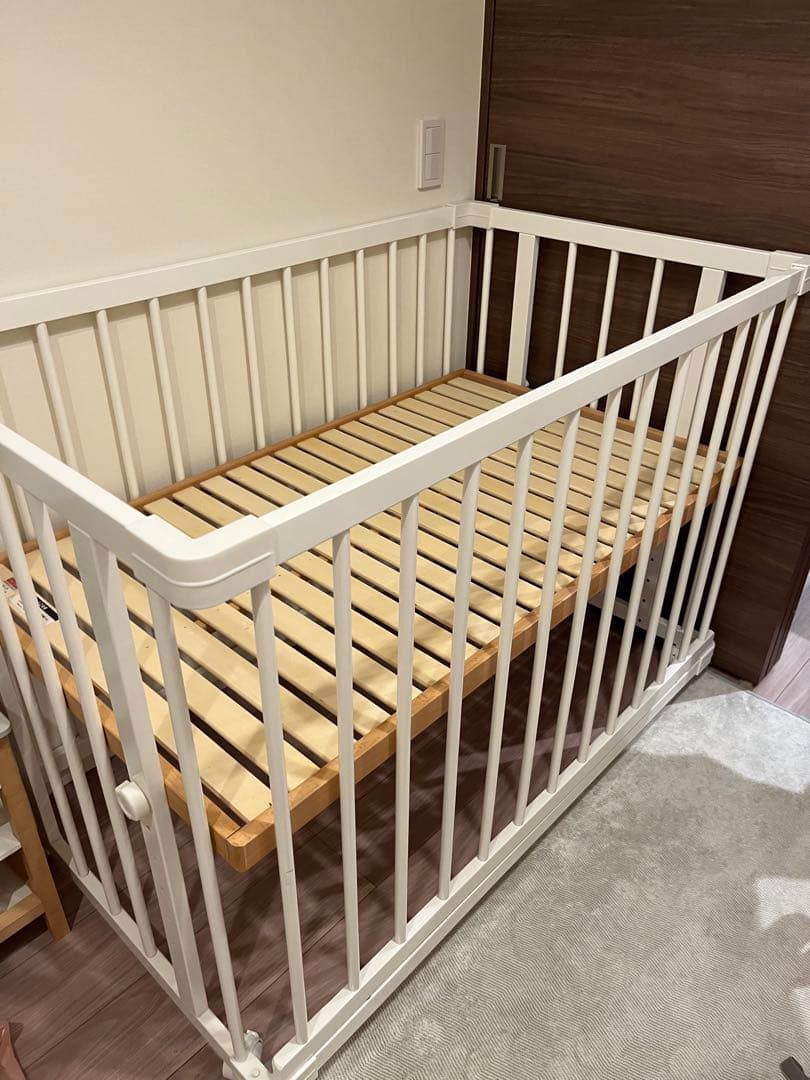 【匿名配送】フォルスカ　ベッドサイドベッド(固定ベルト付属)　ホワイト