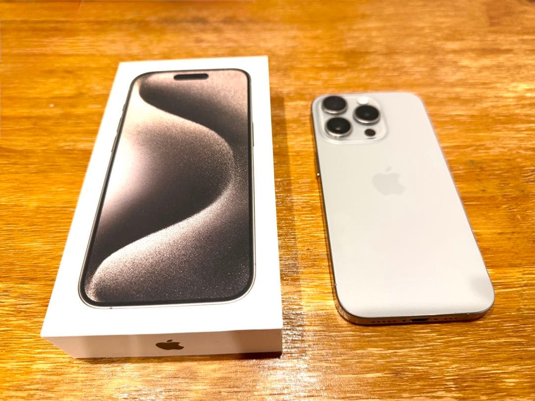 【美品】iPhone 15 pro 256GB ナチュラルチタニウム