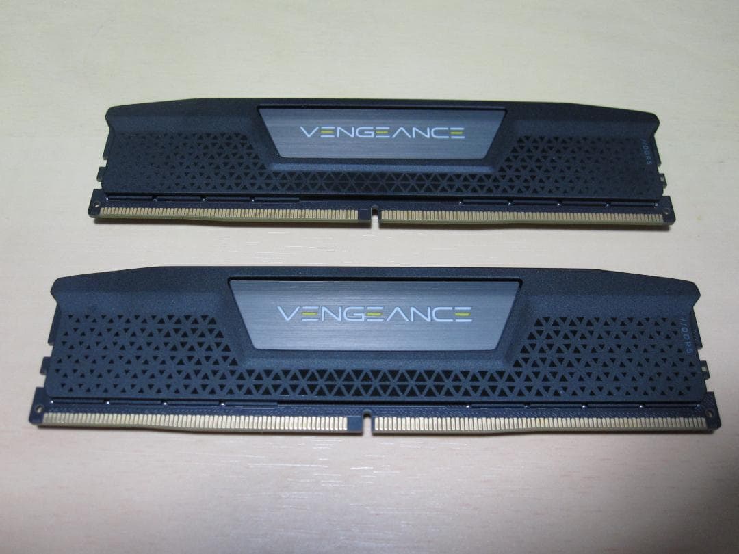 VENGEANCE DDR5 64GB メモリ