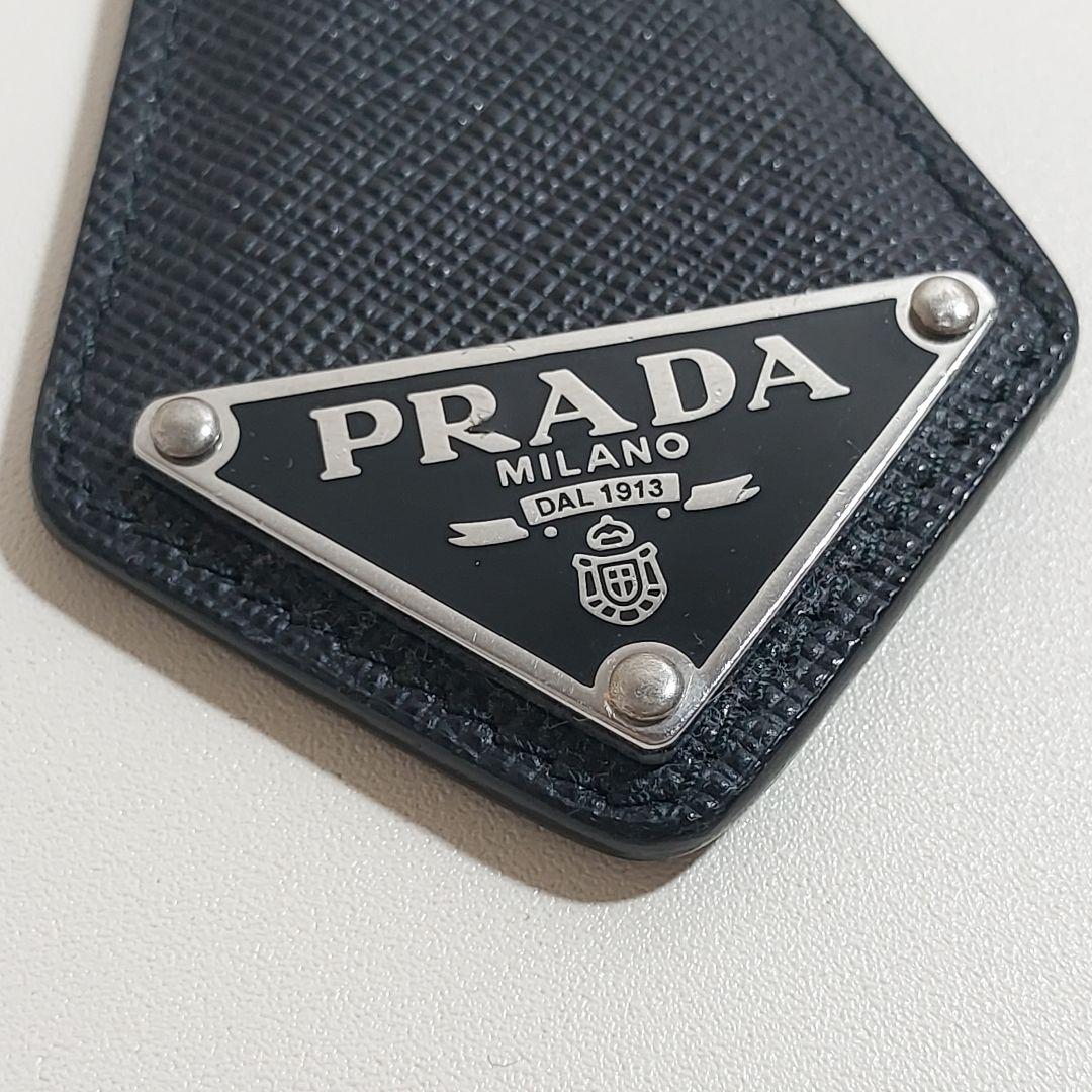 プラダ トライアングルロゴ キーホルダー サフィアーノ ブラック 2PP041