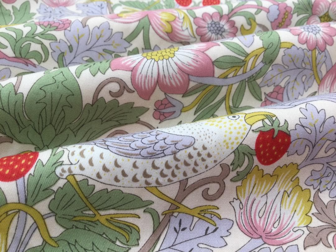 V＆A　いちご泥棒　掛けふとんカバーNo.107 　2組　色違いセット