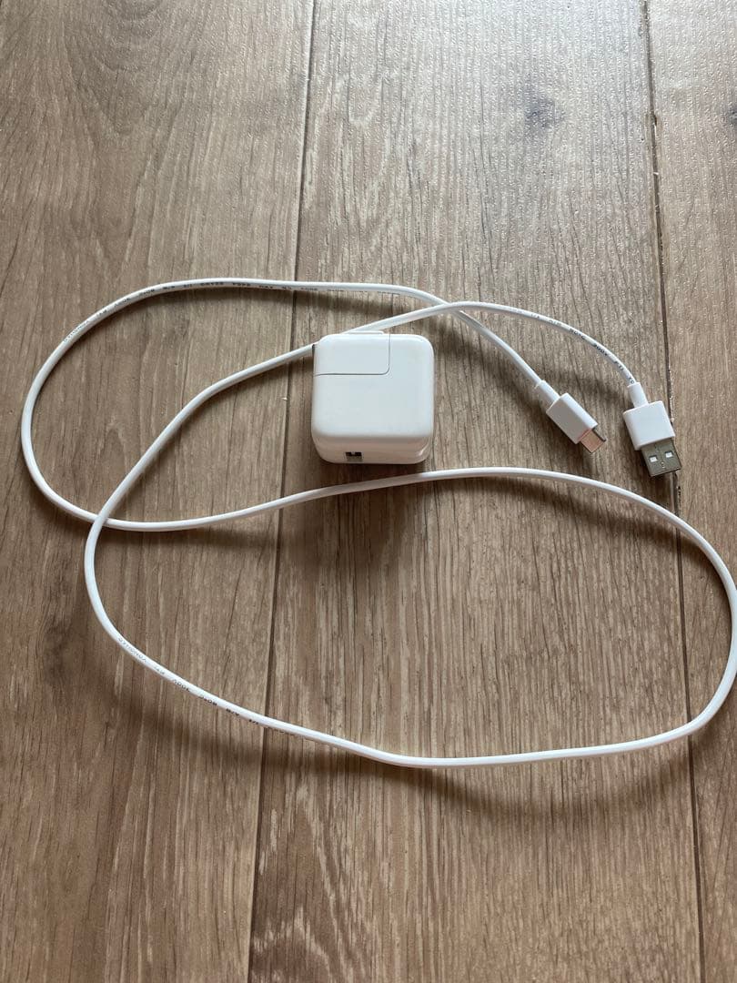 iPadair4 スペースグレイ型番A2316 キーボード、ペンと充電器つき