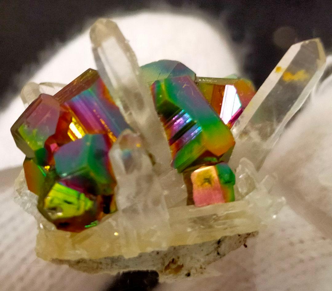 笛*様 【コレクター向】レインボーパイライト 水晶クラスター 共生 インドネシア