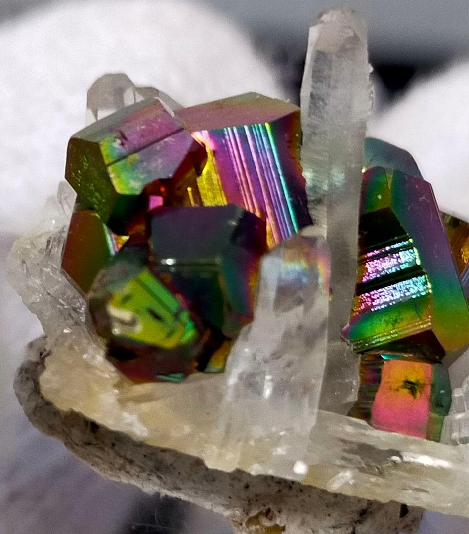 笛*様 【コレクター向】レインボーパイライト 水晶クラスター 共生 インドネシア