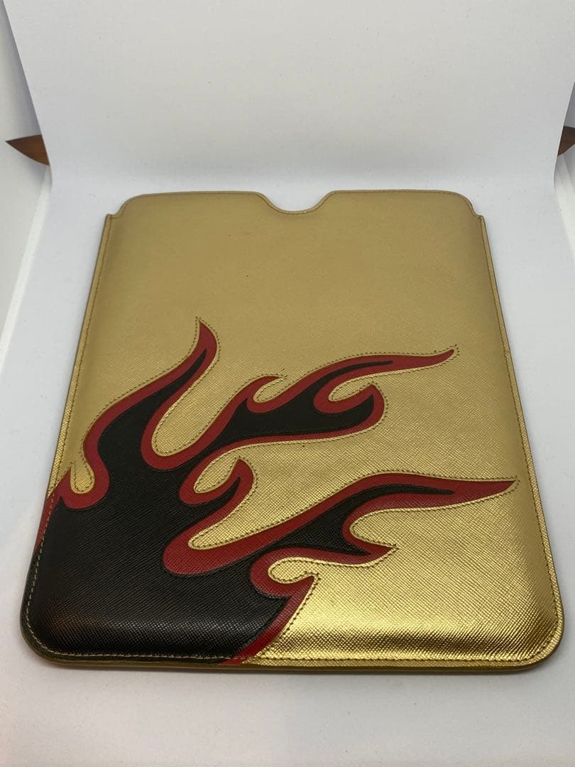 Prada プラダ　iPad ケース