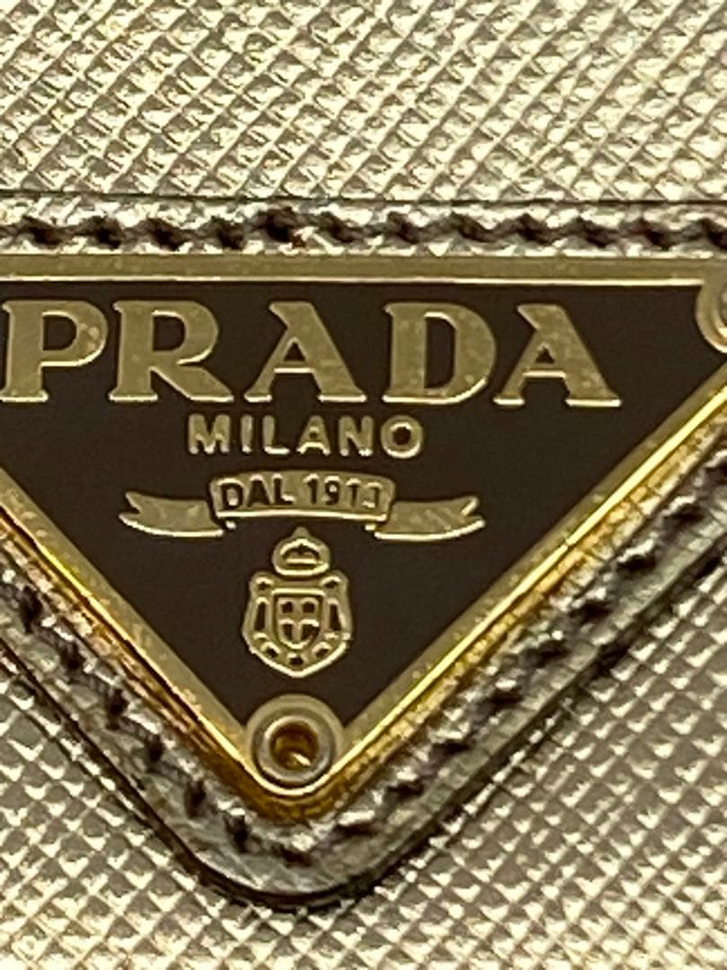 Prada プラダ　iPad ケース