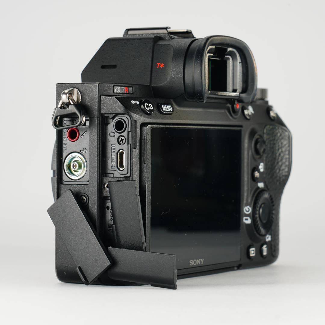 【レンズ未使用】 SONY α7RIII 4240万画素 α7IIIと差をつけろ