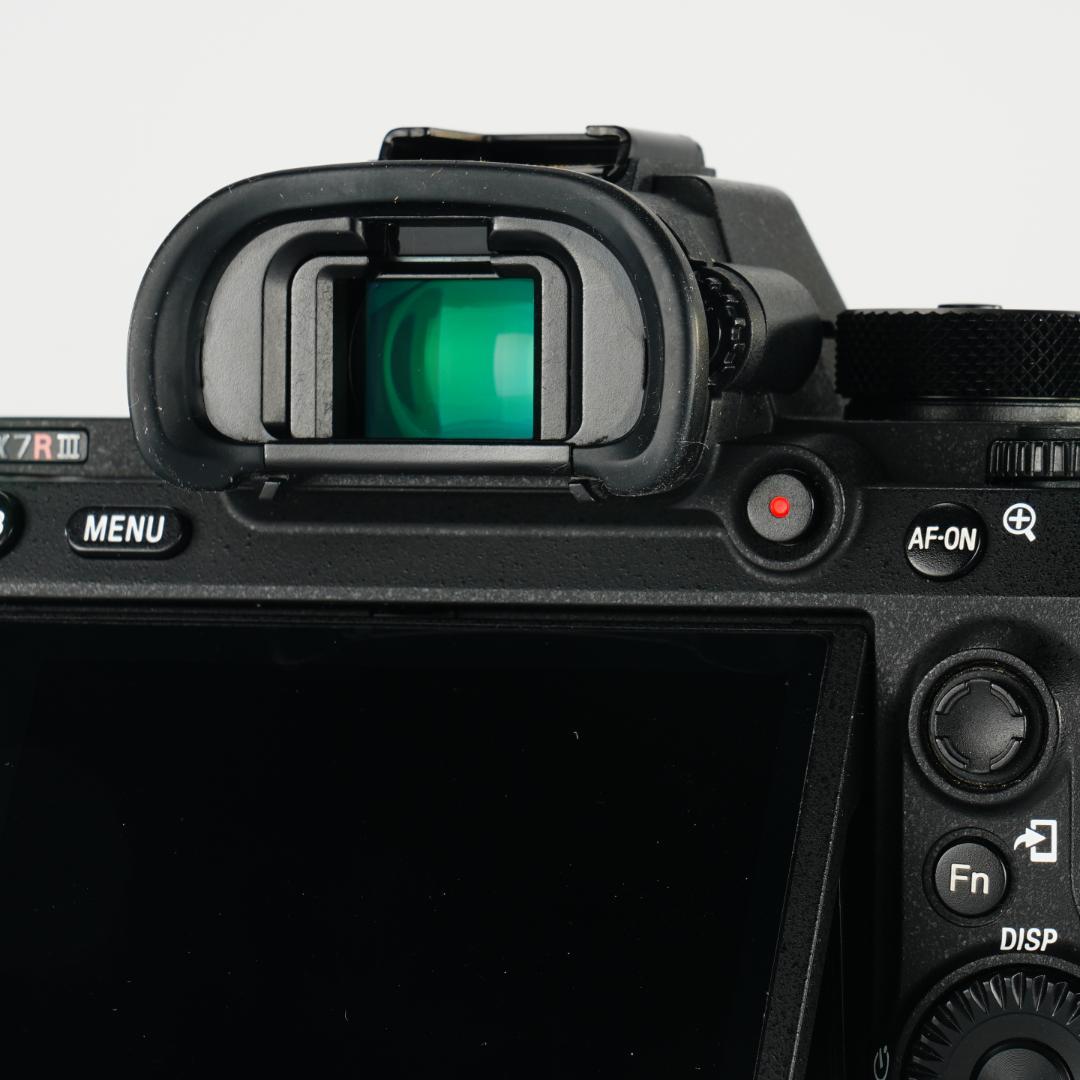 【レンズ未使用】 SONY α7RIII 4240万画素 α7IIIと差をつけろ