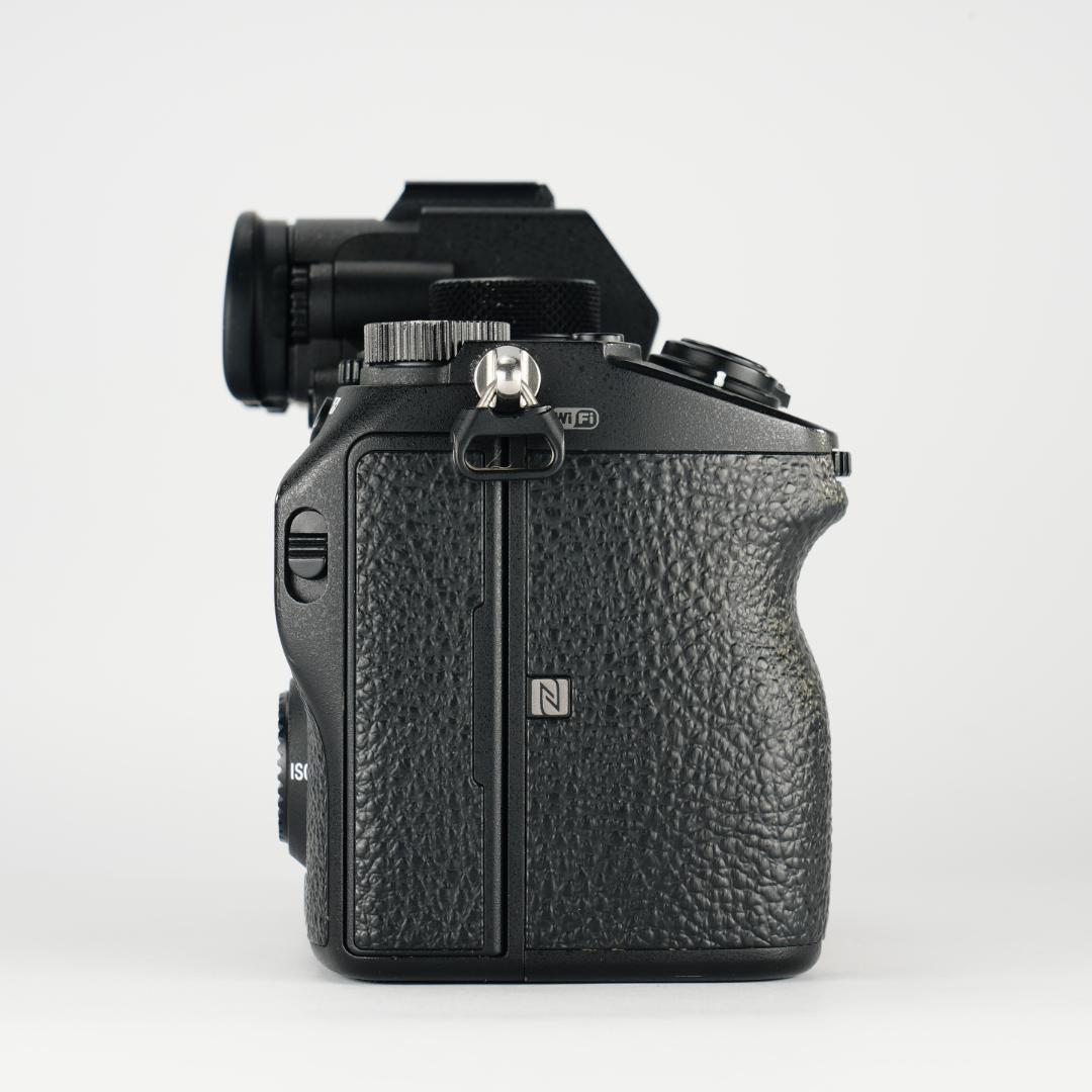 【レンズ未使用】 SONY α7RIII 4240万画素 α7IIIと差をつけろ