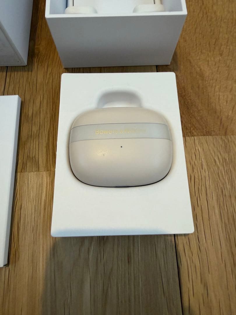 Bowers & Wilkins PI8 ワイヤレスイヤホン