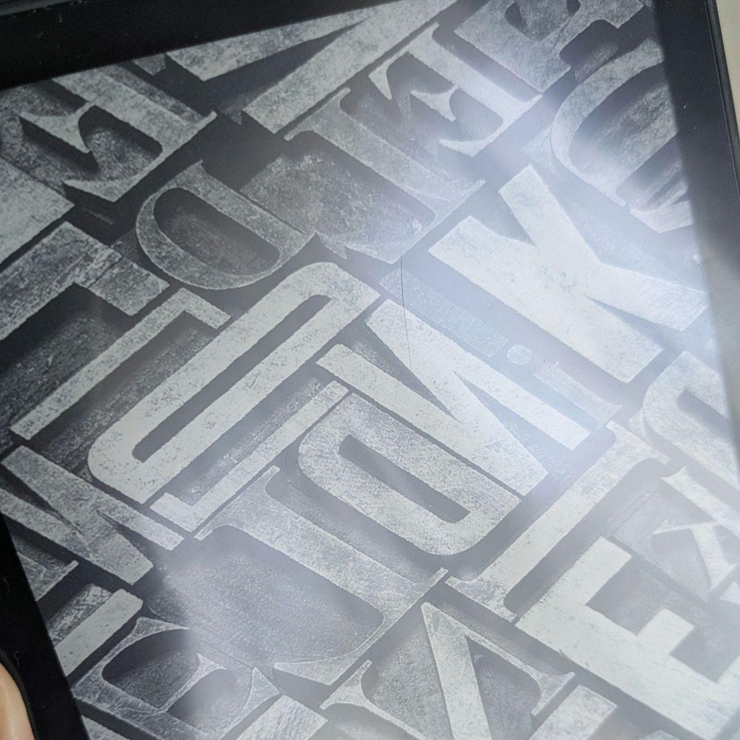 Kindle Paperwhite (16GB) 6.8インチディスプレイ 色調