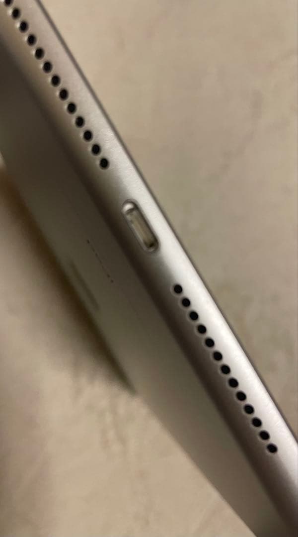 【箱無し本体のみ】Apple iPad (第6世代) 32GB セルラーモデル