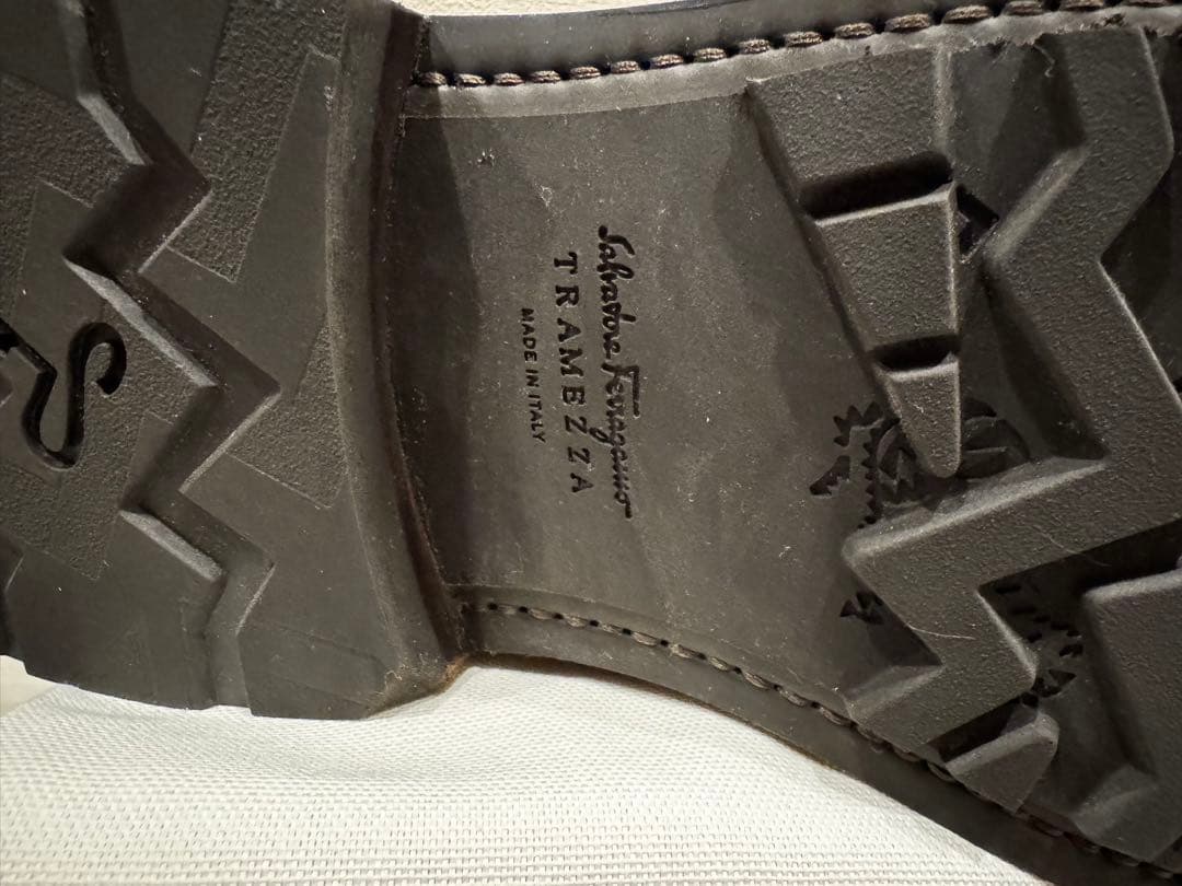 新品未使用 フェラガモ サイズ6 トラメッザ　TITUS