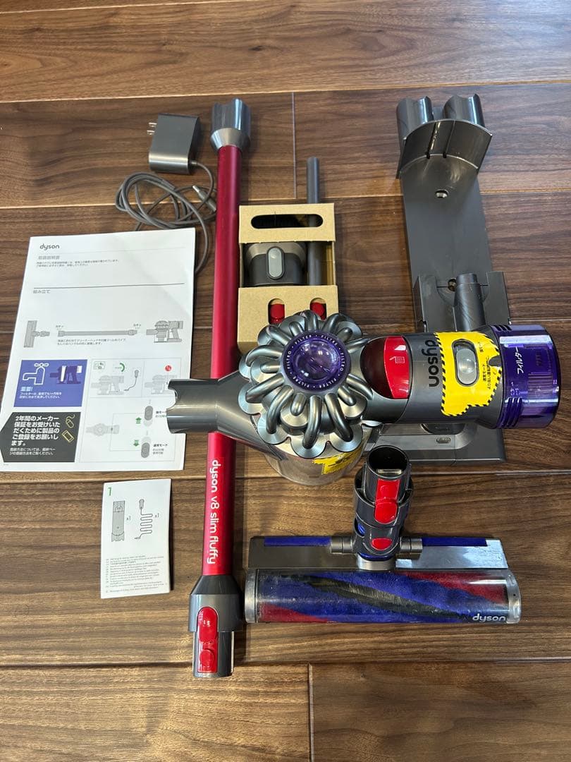 【超メルカリ市限定価格❗️】ダイソンv8slim fluffy 充電器　付属品多数