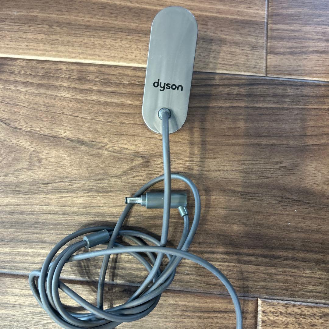 【超メルカリ市限定価格❗️】ダイソンv8slim fluffy 充電器　付属品多数