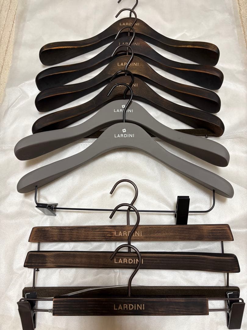 LARDINI 木製ハンガー 9本セット