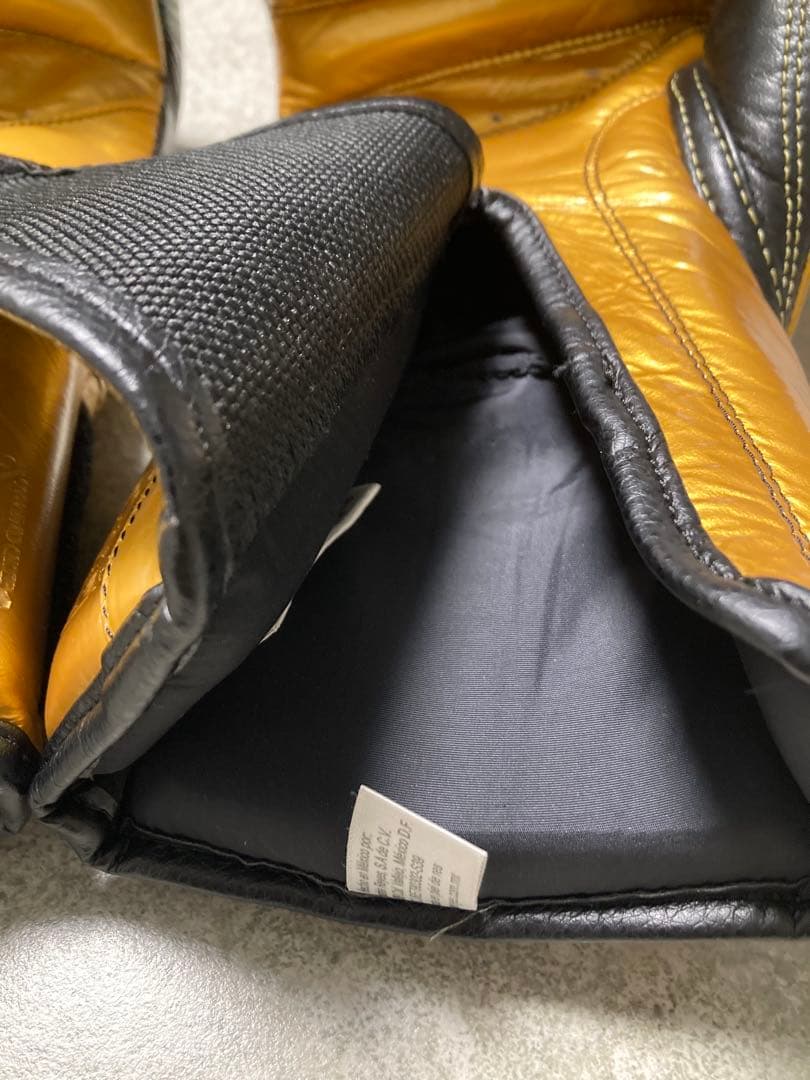 REYES ボクシンググローブ 黒/金 14oz