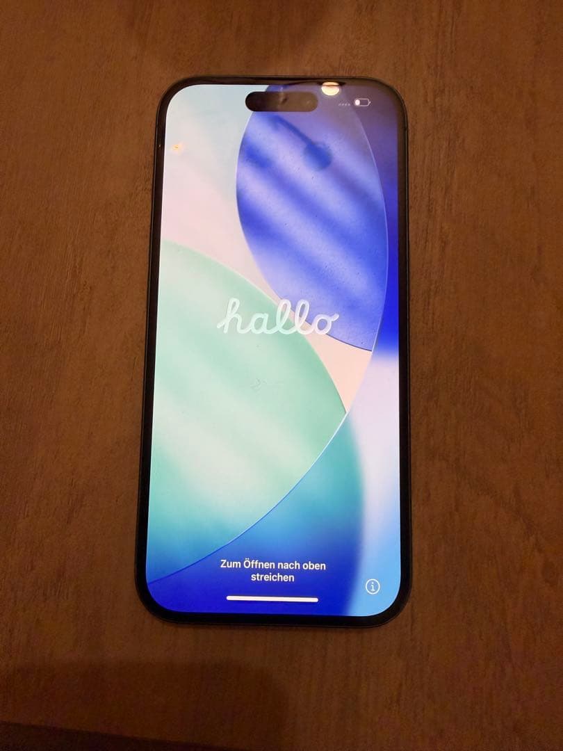 Apple iPhone16 背面割れあり／動作良好 128gb