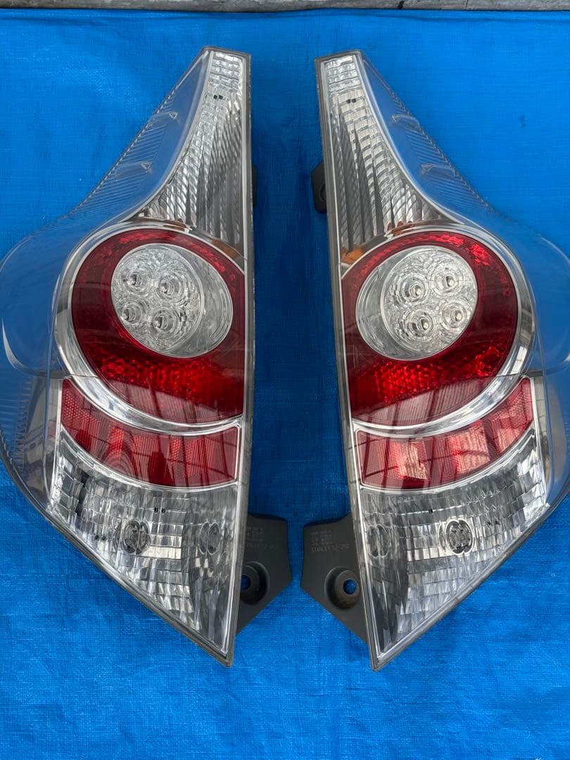 TOYOTAアクアNHP10前期テールランプ