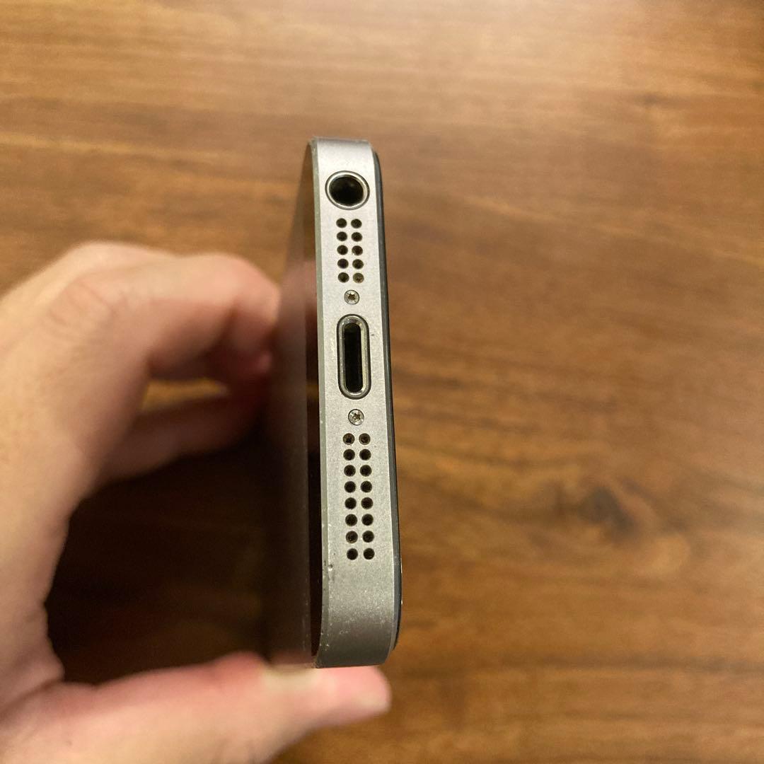 Apple iPhone SE シルバー 第一世代　64GB