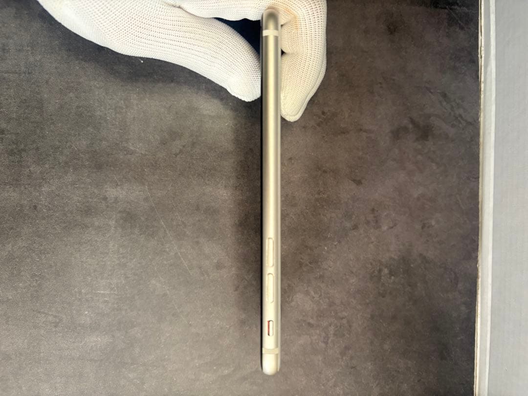 Apple iPhone SE (第3世代) 本体