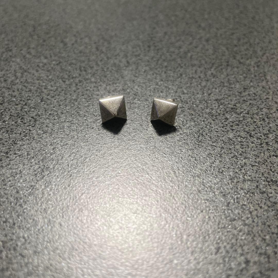 ヒステリックグラマー　シルバー ピラミッド型 スクエア型 ピアス