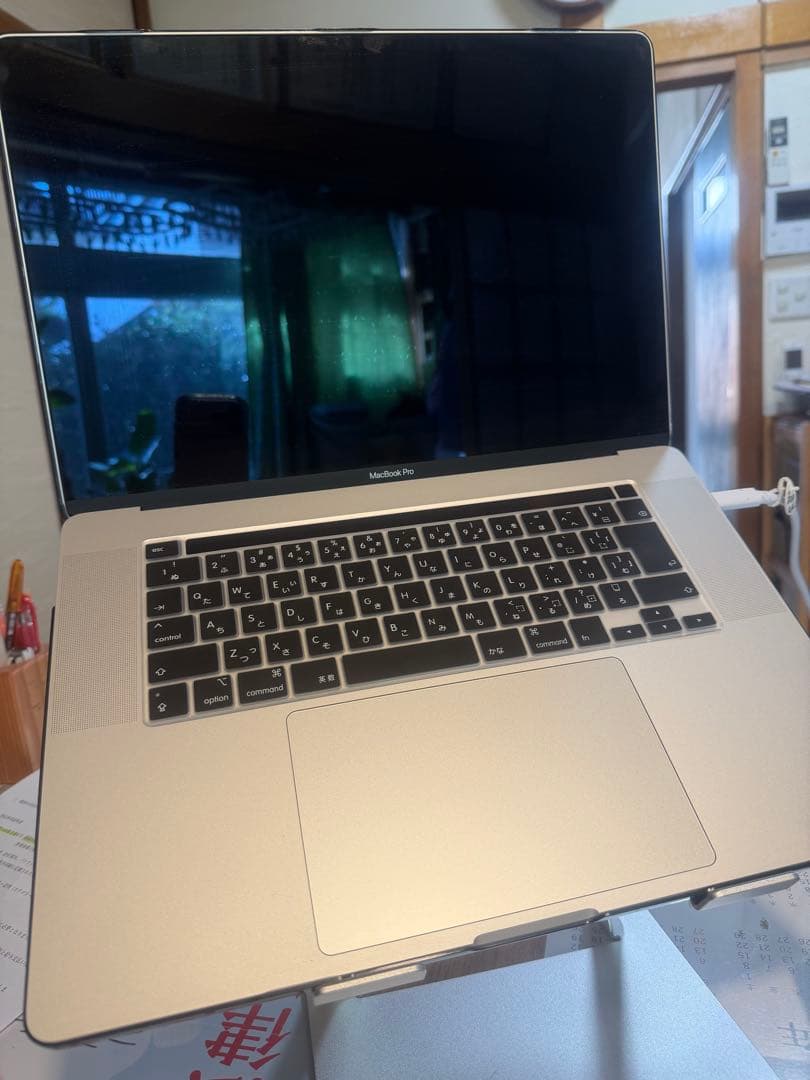 ○ MacBook Pro 16 i7 / 16GB / AppleCare+