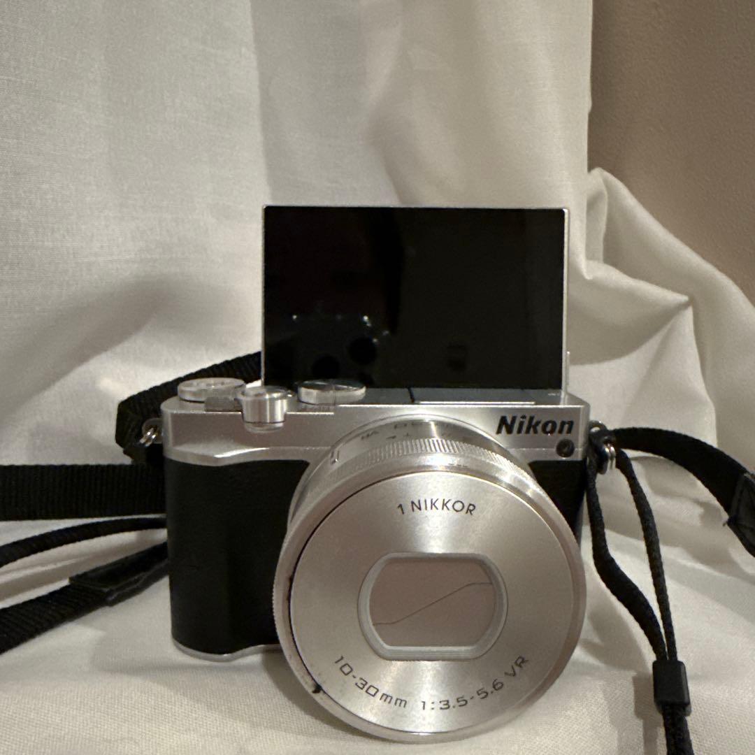 Nikon 1 J5 本体＋バッテリー＋充電器／レンズ動作不良