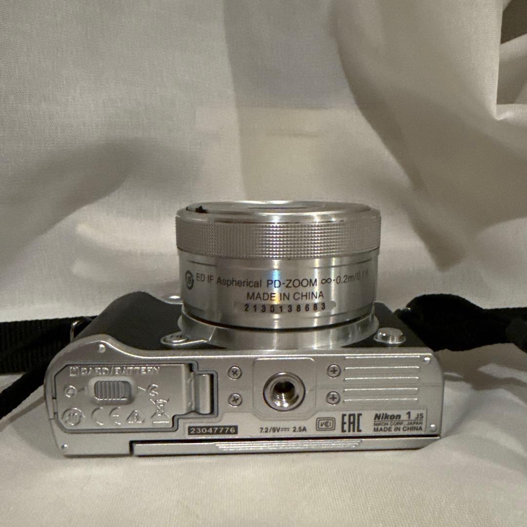 Nikon 1 J5 本体＋バッテリー＋充電器／レンズ動作不良