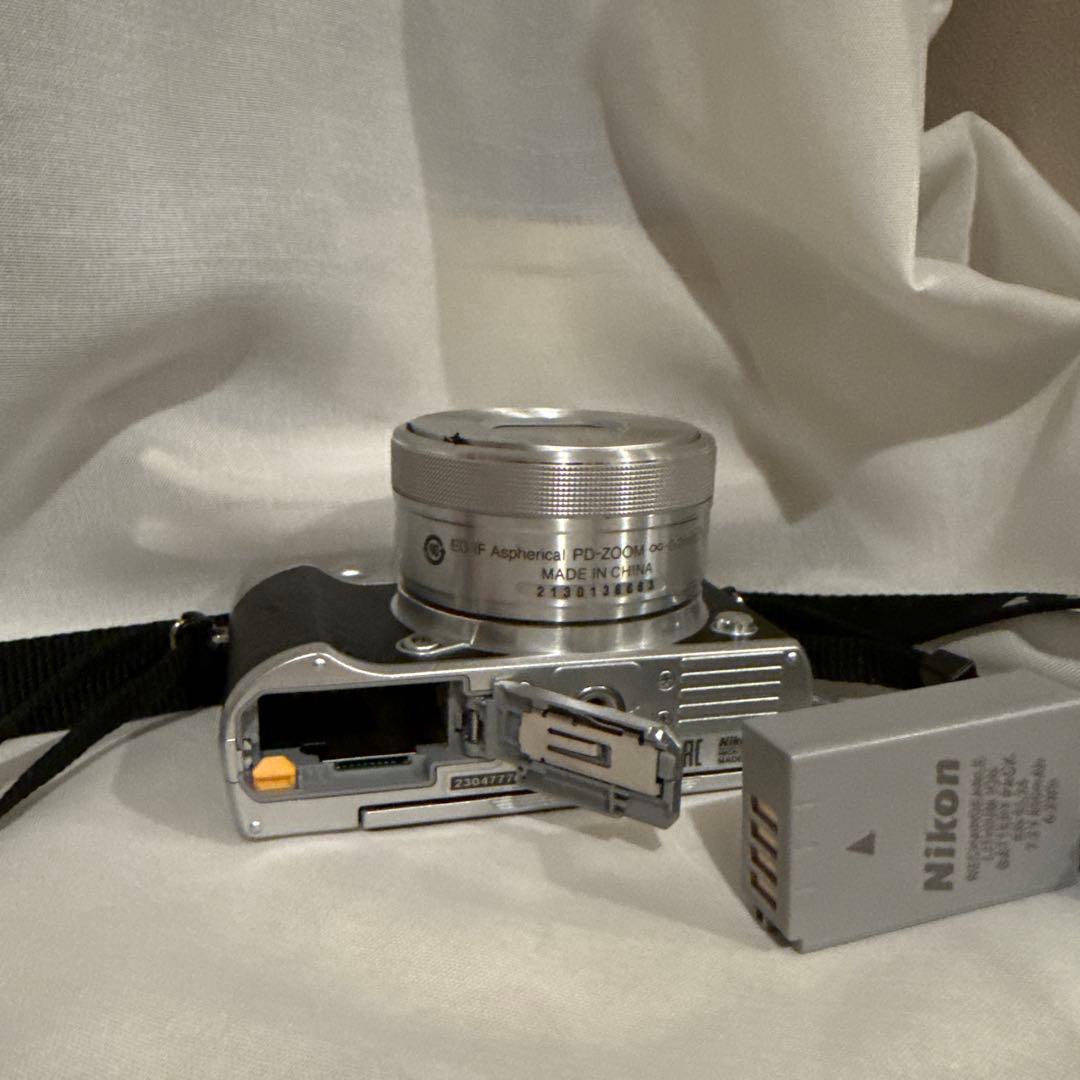 Nikon 1 J5 本体＋バッテリー＋充電器／レンズ動作不良