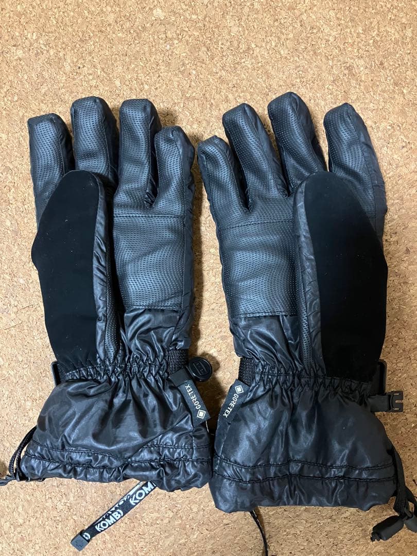 MOUNTAIN HARD WEAR スキーウェアセットとコンビグローブ