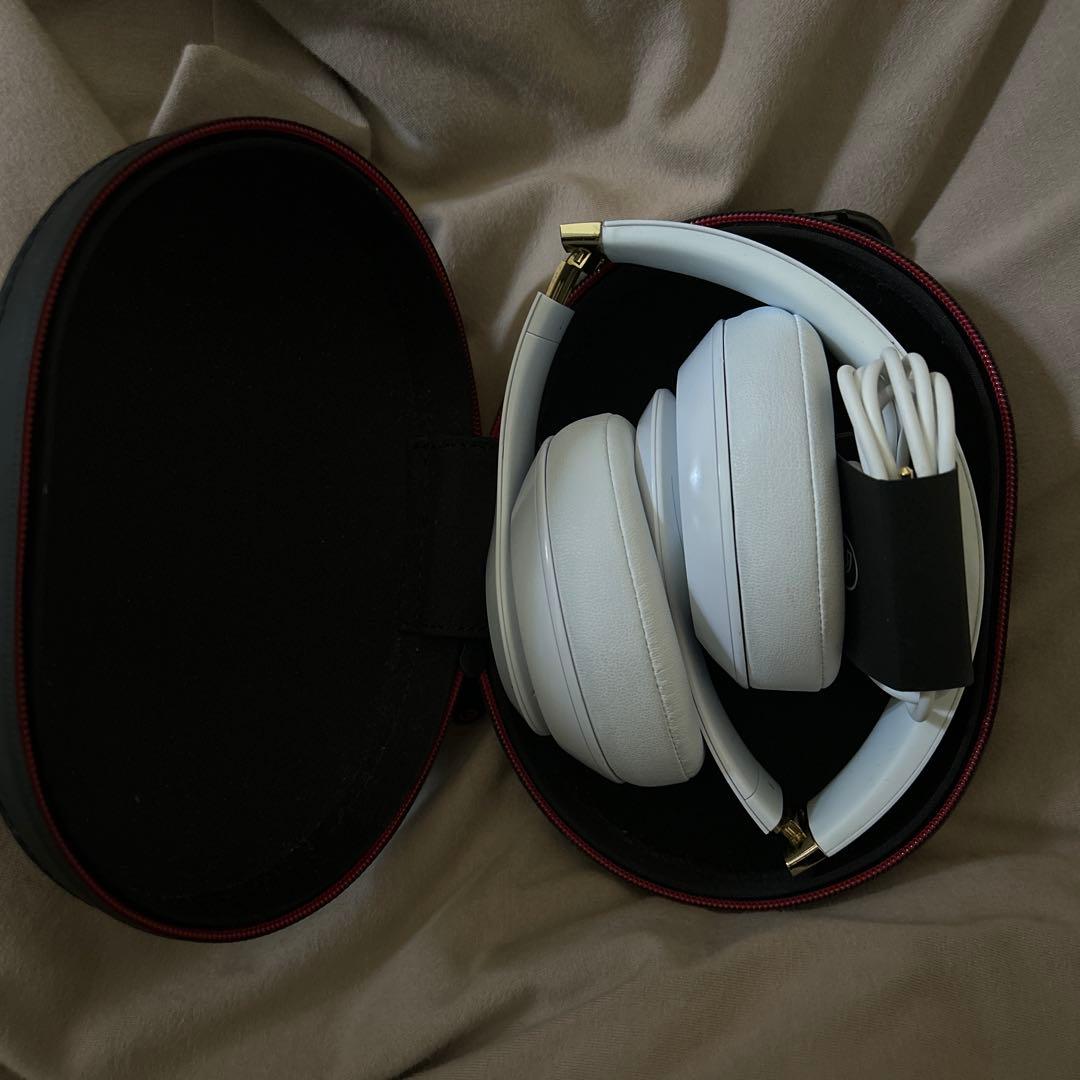 BEATS STUDIO3 WIRELESS ホワイト