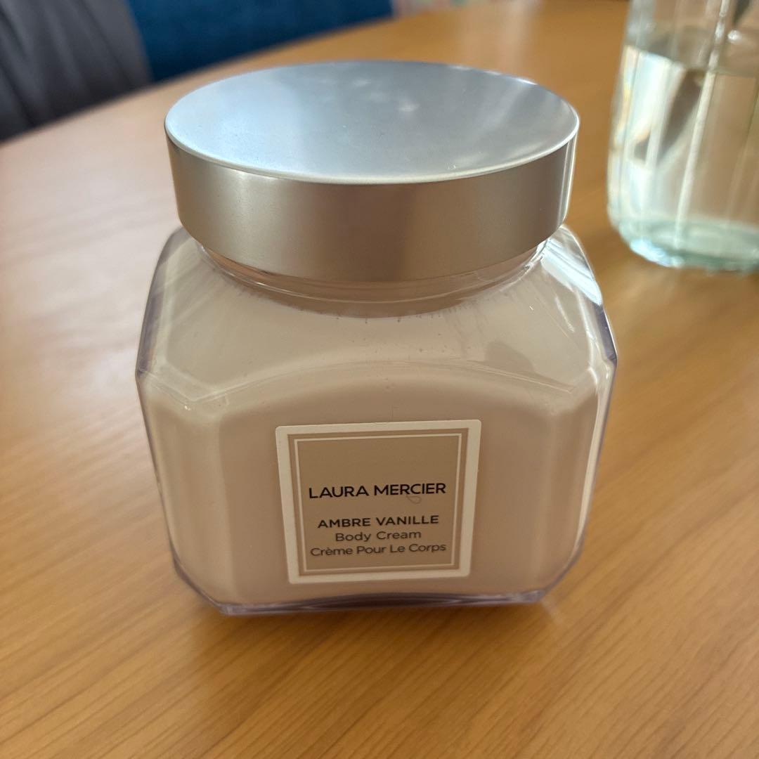 ローラメルシェ　ホイップトボディクリーム アンバーバニラ200g