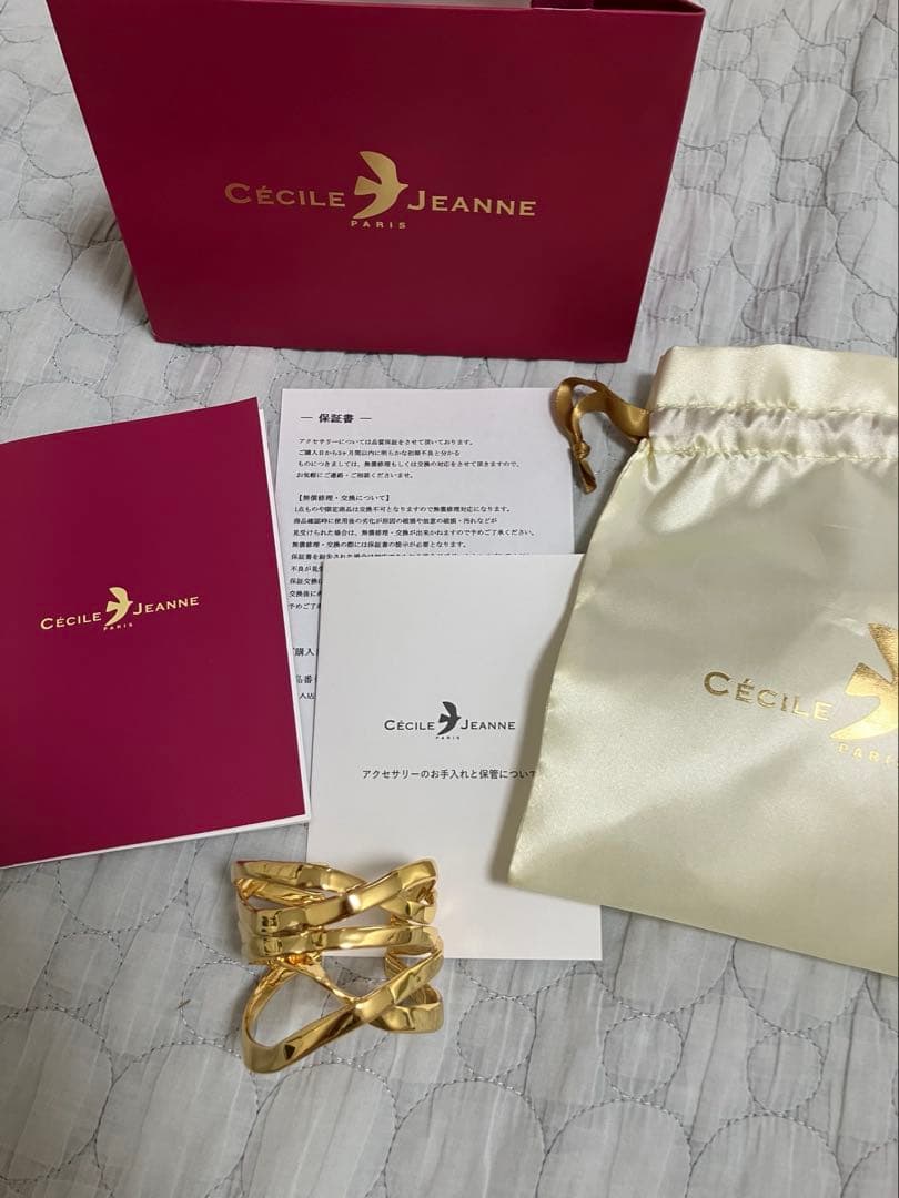 お値下げ　新品　セシルエジャンヌ　シーバングルゴールドM