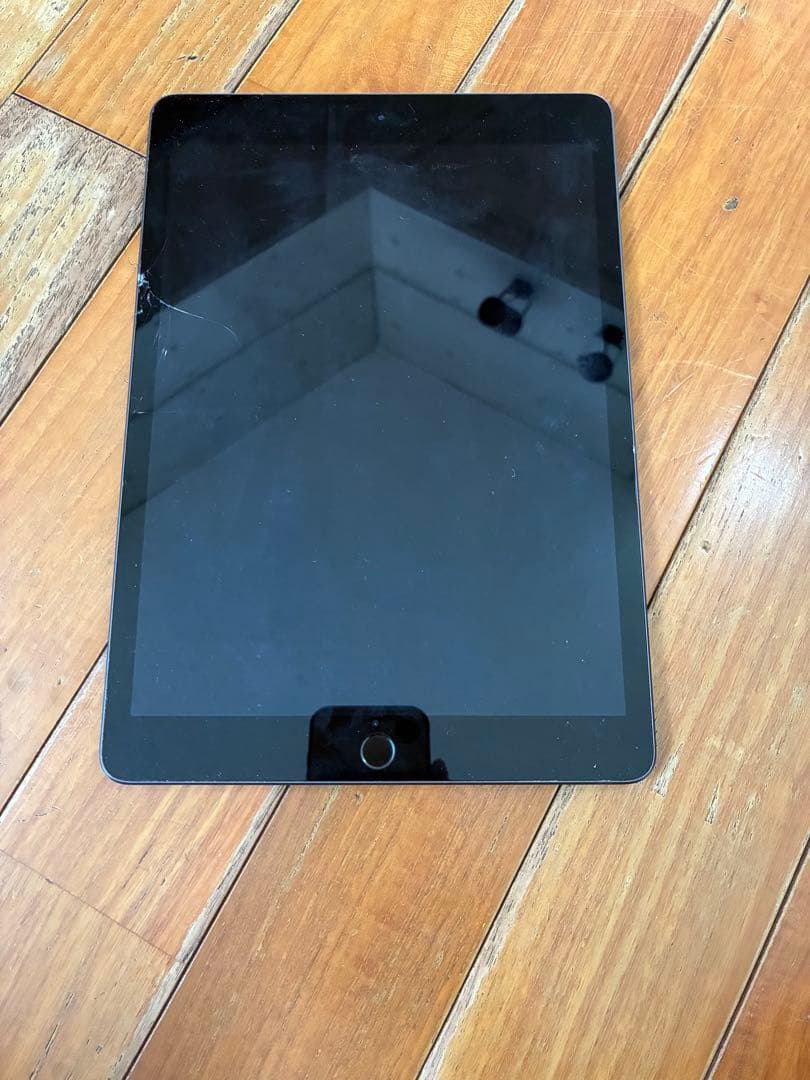 Apple iPad 第７世代/スペースグレイ　128GB wifiタイプ