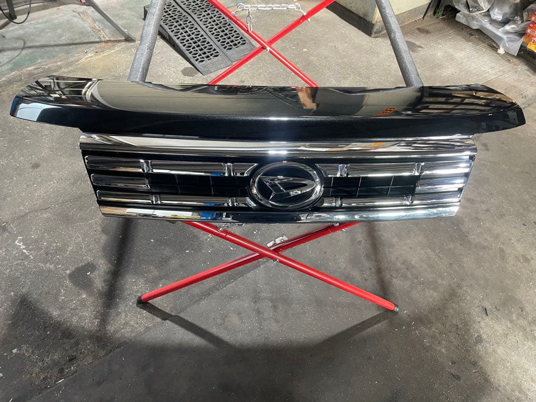 ダイハツ　タントカスタムLA160S ボンネット