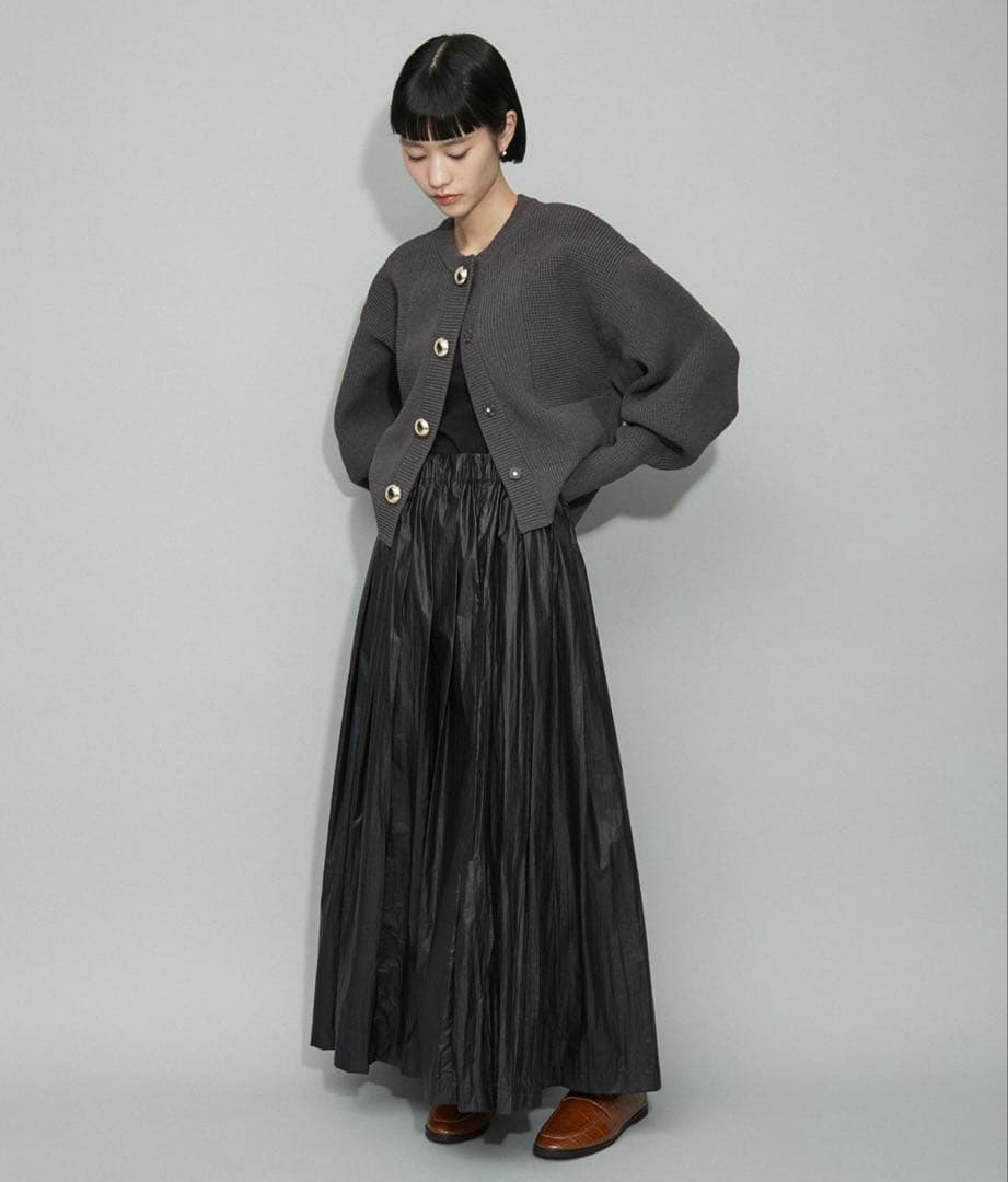 ダークグレー ボタン付きカーディガン
