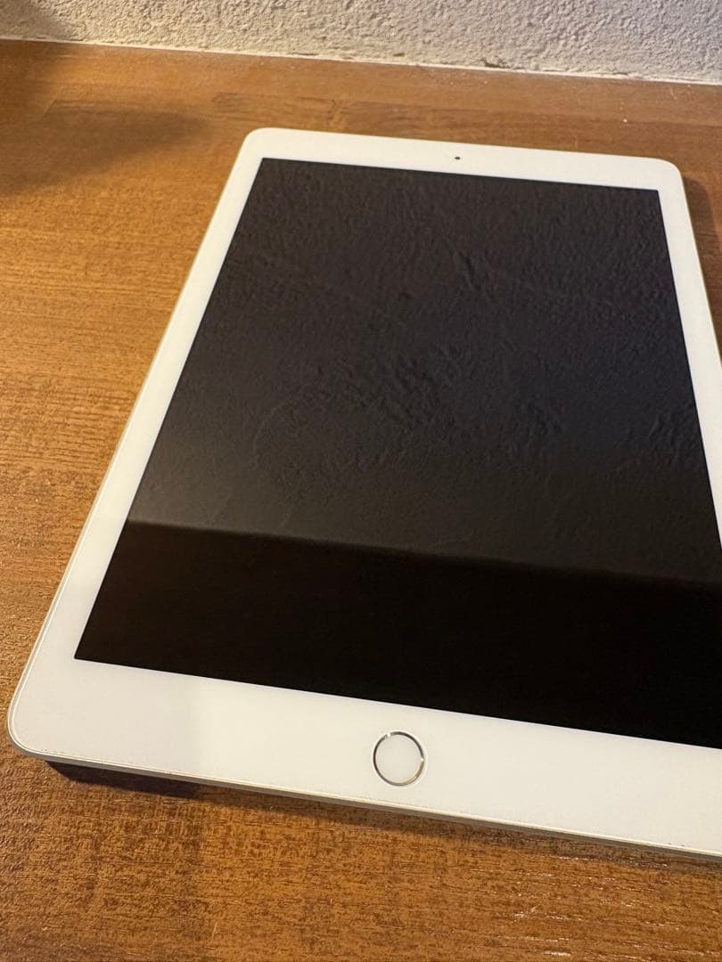 Apple iPad （第6世代）9.7インチ シルバー 本体箱付き