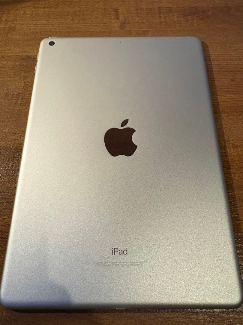 Apple iPad （第6世代）9.7インチ シルバー 本体箱付き