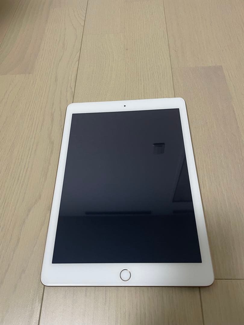 Apple iPad 第5世代 ゴールド 32G Wi-Fi+セルラーカバー付き