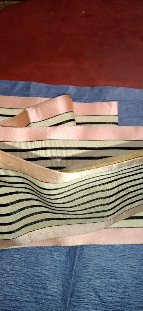 フランスシルクのスタイリッシュなは幅広リボンテープ