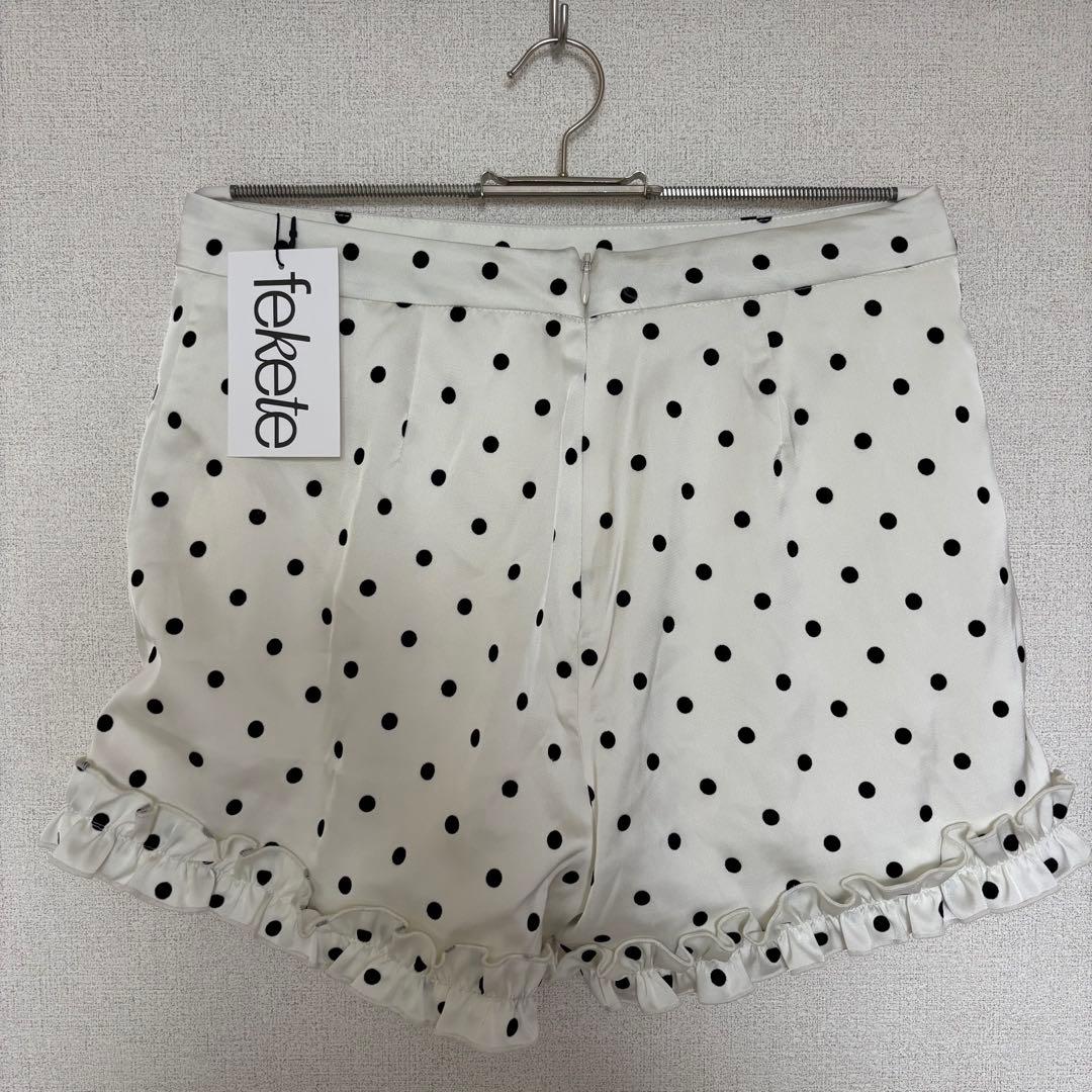 FEKETE ドットフリルショートパンツ　M