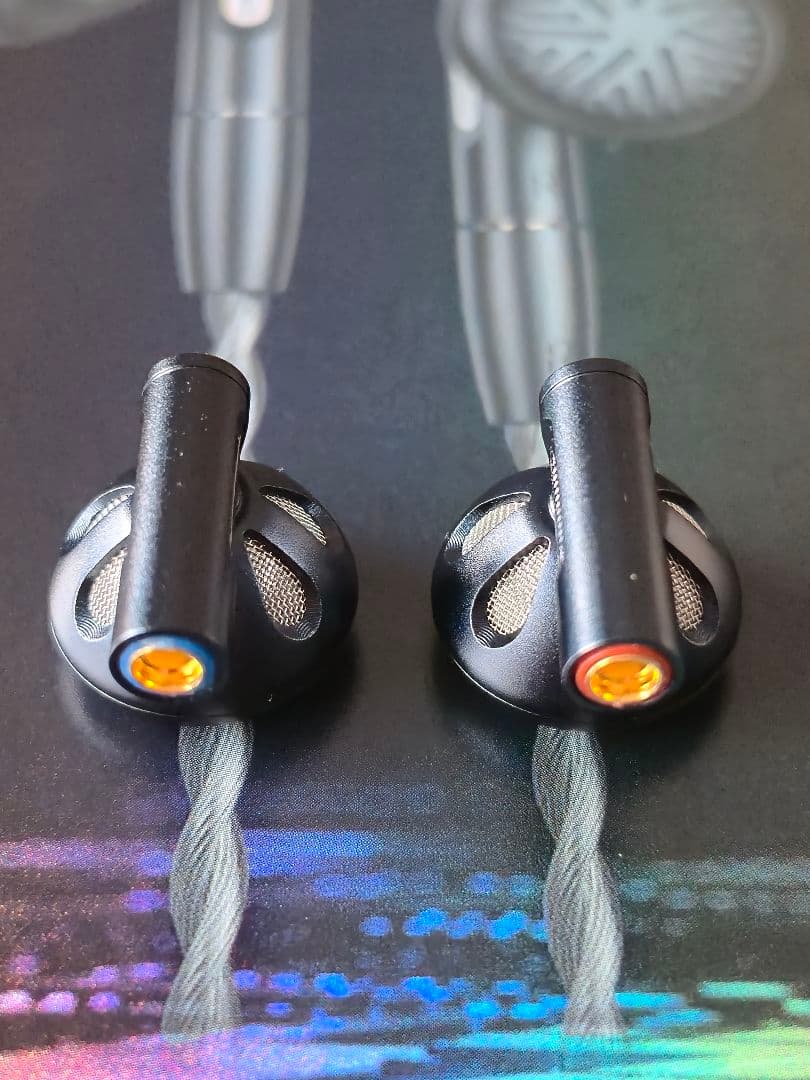 【極美品】FiiO FF5　有線イヤホン/イントラコンカ型　即購入可能