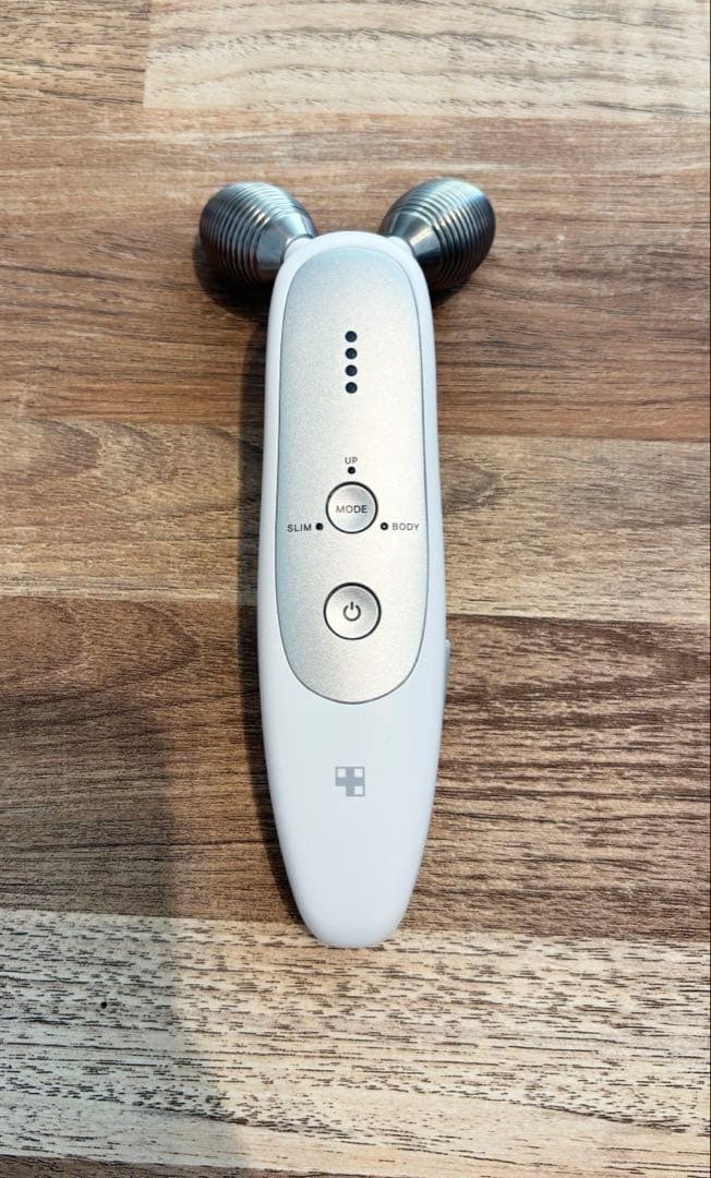 美品　正規品　medicube EMS美顔器