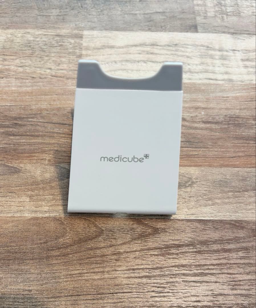 美品　正規品　medicube EMS美顔器