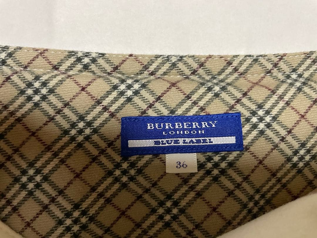 バーバリーブルーレーベル白無地プリーツスカート